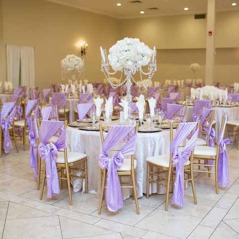 Purple Quinceanera Theme Centerpieces, Lila Quinceanera Theme, Wedding Lilac Decoration, Lavander Theme Debut, Purple 15 Dresses Quinceanera Decorations, Quince Light Purple Theme, Quince Table Decorations Purple, Violet Debut Theme, Quinceanera Themes Lilac