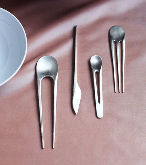 Funky Silverware, Cutlery Design, House Decor Modern, Chopsticks, Yanko Design, Cutlery Set, Flatware, Food Design, Main Course