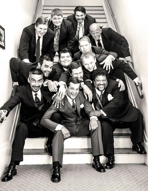 Groomsmen on stairs Wedding Party Stairs Photo, Wedding Stairs Photography, Groomsmen Walk Up Photos, Groom Group Photoshoot, Groomsmen Arrival Photos, Wedding Squad, Wedding Photo List, Headshot Ideas, Big Group