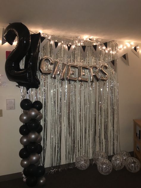 Instagram: @evenftulsweets.nj Birthday photo backdrop 21 Bday Decorations Ideas, 21st Birthday Backdrop Ideas Easy Diy, Photo Backdrop For Party, Bday Backdrop Ideas, 22 Birthday Ideas Decoration, 21st Birthday Backdrop Ideas, Birthday Photo Instagram, Backdrop Ideas Birthday, 21 Birthday Decorations