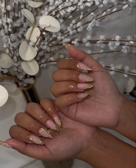 College Homecoming, Designed Nails, Gold Acrylic Nails, Almond Acrylic, Girly Acrylic, Fully Booked, Gold Nail, Classy Acrylic Nails, Short Square Acrylic Nails