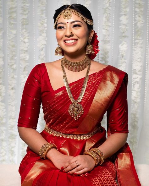 R A N Y A S A R E E S on Instagram: "மாங்கல்யம் தந்துனானே 3 Mua @beautyby_jenu Saree @ranyasarees Photography @concepts_bysugini Jewelery @aknjewellery Blouse…" Red Wedding Saree, Red Saree Wedding, South Indian Wedding Saree, South Indian Bride Saree, Bridal Sarees South Indian, Indian Bridal Sarees, Wedding Saree Blouse, Indian Bride Outfits, Hindu Bride