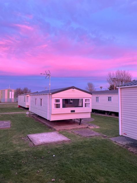 Haven Holidays, Caravan Park Aesthetic, Caravan Aesthetic, Seaside Uk, Caravan Uk, Caravan Living, Sky At Night, Caravan Holiday, Uk Beaches