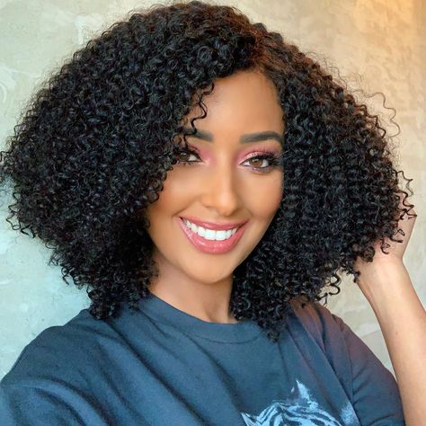 Iyda Michael on Instagram: “Congratulations to the winner @_sesuu of the @velourbeautyofficial #LOTD Lash Collection Giveaway 🥳 🙌🏾 I’m wearing them in this photo and I…” Side Part Curly Hair, Curly Hair Middle Part, Curly U Part Wig, Part Curly Hair, Hair Side Part, Curly Short Bob, Hair Middle Part, Lash Collection, Curly Short