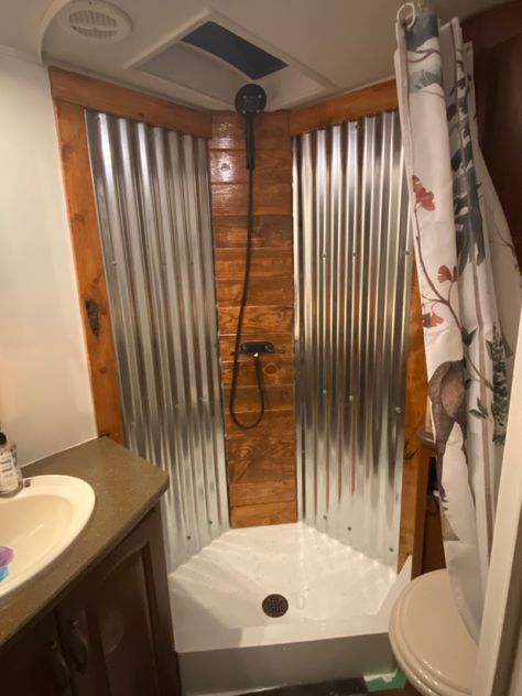 Galvanized Shower, Tin Shower, Small Structures, Industrial Bathroom Decor, Casa Hobbit, Cottage Bath, Cabin Bathrooms, Rustic Bathroom Designs, Screen Room