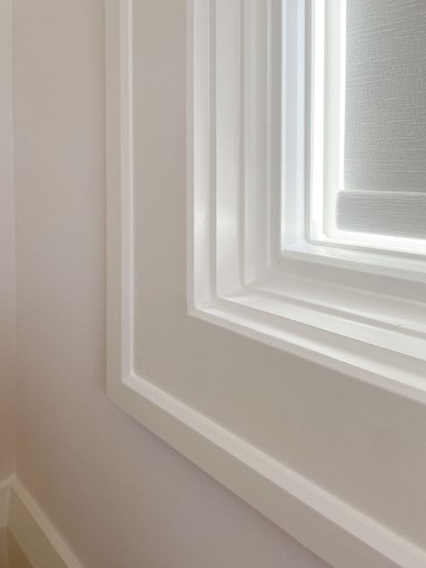 Elegant Molding Trim Ideas: Enhance Your Home's Finished Look (Photos) - Your Designer BFF Interior Trim Baseboard, Framed Windows Molding Trim Work, Coastal Window Trim Ideas, Kitchen Window Trim Ideas, Trim Carpentry Ideas, Window Molding Trim Interiors, Modern Window Molding, Simple Window Trim Ideas Interior, Coastal Trim Ideas