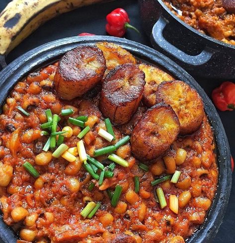 Beans And Plantain, Nigerian Beans, African Vibes, Plantain Recipes, West African Food, African Cooking, Event Menu, Nigerian Food, How To Cook Beans