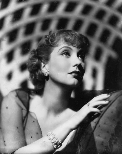 It's The Pictures That Got Small ... Ann Sothern, Vintage Hollywood Stars, Old Hollywood Movie, Old Hollywood Stars, Actrices Hollywood, Lonely Heart, Silver Screen, Vintage Hollywood, Classic Beauty