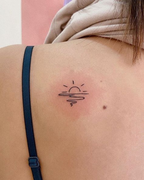 Small Sun Rise Tattoo, Tattoos Representing Change And Growth, Sunset Sky Tattoo, Mini Sunset Tattoo, Line Art Sun Tattoo, Last Minute Tattoo Ideas, Tattoo Beach Ideas, Sun Rising Tattoo, May Tattoos