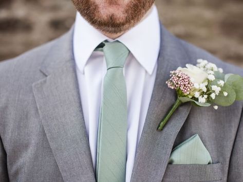 Sage Wedding Groomsmen, Gray Groomsmen Suits, Suit For Men Wedding, Sage Green Tie, Green Wedding Suit, Groom Suit Grey, Groom And Groomsmen Suits, Groomsmen Grey, Grey Suit Wedding