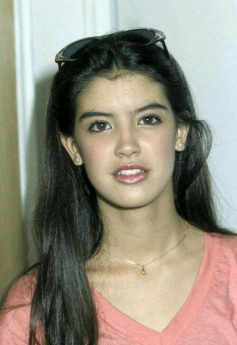 Phoebe Cates Phoebe Cates 80s Style, Phoebe Cates Today, Phoebe Cates Now, Phoebe Cates Private School, Phoebe Bridgers Smiling, Kevin Kline, Phoebe Cates, Fast Times, Modeling Career