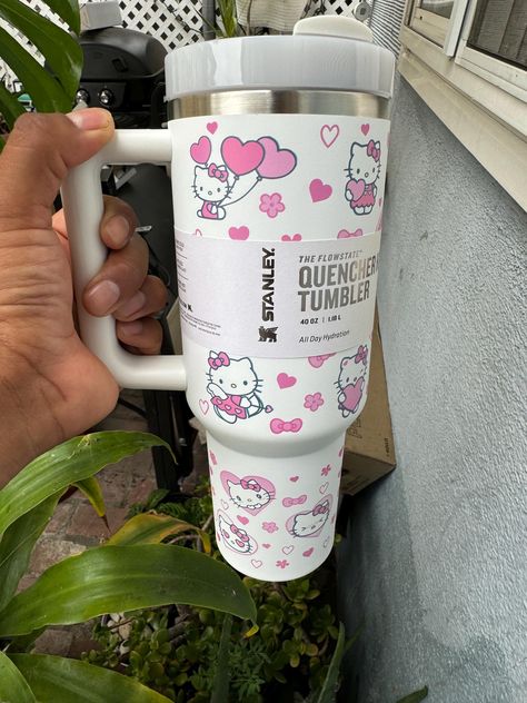 New tumbler for hot or cold drinks straw lid hand wash New Stanley Cup, Hello Kitty Stanley, Hello Kitty Stanley Cup, Pink Stanley Cup Aesthetic, Hello Kitty Tumbler Cups, Hello Kitty Things To Buy, Cute Cups Tumblers, Cute Stanley Cups, Hello Kitty Water Bottle Aesthetic