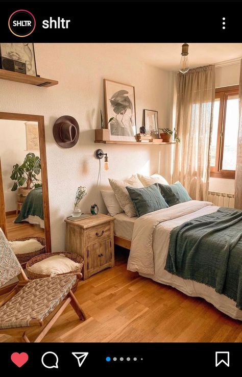 Beige Monochromatic Bedroom, Simple Boho Bedroom Small Spaces, Bedroom Inspirations Hardwood Floor, Chairs For Small Bedrooms, Desk Corner Bedroom, Burnt Orange Farmhouse Bedroom, Bedroom Inspirations Earthy, Bohemian Vintage Decor, Small Room Boho Decor