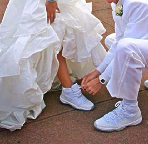 Nike Couple Shoes, Sneakerhead Wedding, Nike Couple, Girls Wearing Jordans, Basketball Wedding, Matching Couple Outfits Summer, Couple Sneakers, Retro Jordans 11, Wedding Sneakers