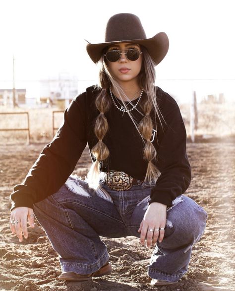 Country Fall Outfits, Cute Western Outfits, Western Girl Outfits, Western Photoshoot, Cute Cowgirl Outfits, Casual Country Outfits, Senior Photo Outfits, Southern Outfits, Country Style Outfits