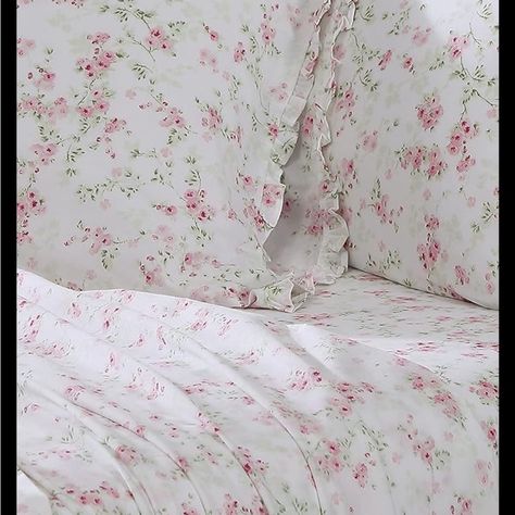 Beautiful Floral Shabby Chic Queen Sizes Sheet Set Including One Flat One Fitted And Two Dainty Ruffled Pillowcases. Organic Cotton. Deep Pocket Fitted Up To 15”. 200 Thread Count. See All Pics For Details. Shabby Chic Bedding Sets French Country, Shabby Chic Duvet Covers, Boho Shabby Chic Bedroom, Shabby Apartment, Shabby Chic Bed Sheets, Rustic French Country Living Room, Vintage Pink Bedroom, Shabby Chic Flooring, Vintage Shabby Chic Bedroom