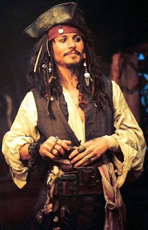 Jack Sparrow Wallpaper, Jack Sparrow Costume, Hollywood Action Movies, Disney Worlds, Johnny Depp Characters, Barnabas Collins, جوني ديب, Kaptan Jack Sparrow, Diy Hack