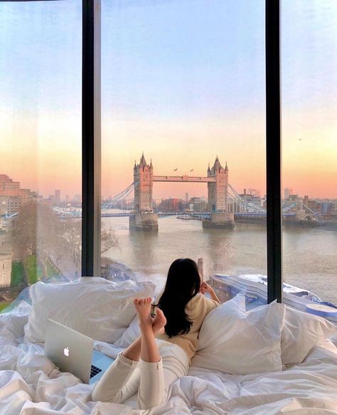 Best Airbnb on Instagram: “🇬🇧🇬🇧🇬🇧 . . 📍#London #England || Photo by @checkineu — visit our link in bio to book” City View Apartment, Aesthetic London, London Dreams, London View, London Lifestyle, London Aesthetic, Luxury London, London Hotels, Visit London