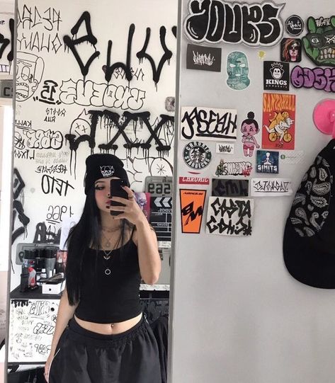 Bando Girl, Grunge Room Ideas, Graffiti Bedroom, Graffiti Room, Skate Girl, Grunge Room, Dream Room Inspiration, Room Inspiration Bedroom, Room Ideas Bedroom