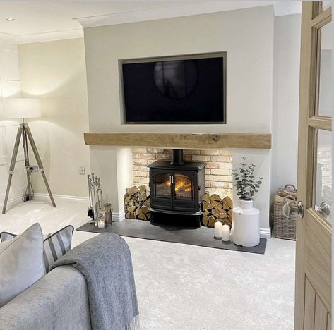 Wood Burning Stoves Living Room, Log Burner Living Room, Snug Room, Living Room Decor Neutral, Living Room Renovation, Cosy Living, Living Room Decor Fireplace, Cottage Living Rooms, Cosy Living Room