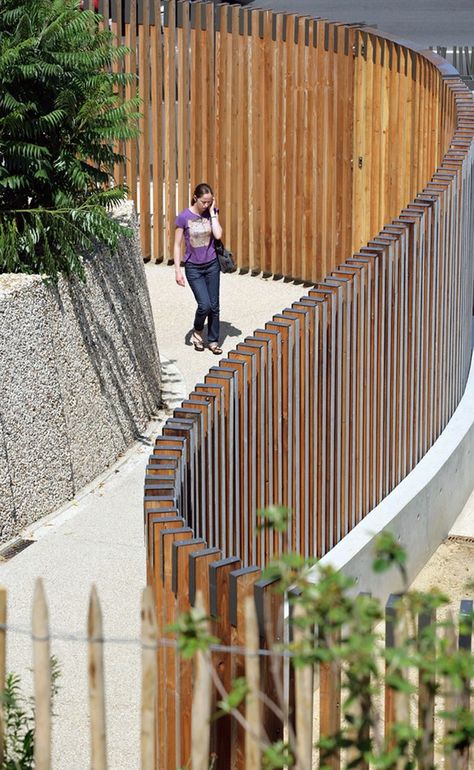 Gallery of Jardin Serge Gainsbourg / Matthieu Gelin & David Lafon Architecte - 30 Kenya Landscape, Landscape And Urbanism Architecture, Landscape Gardening, Types Of Fences, Easy Landscaping, Serge Gainsbourg, Landscape And Urbanism, Fence Landscaping, Modern Fence