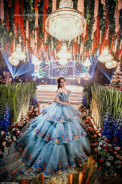 Inside an incredible Crazy Rich Asians themed 18th birthday party in the Philippines 18th Birthday Party Dress, 18th Debut Theme, 18th Debut Ideas, Debut Decorations, Debut Theme Ideas, Filipino Debut, Asian Gowns, Debut Themes, Debut Theme