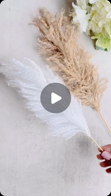 Shweta's Craftland on Instagram: "DIY Pampas Grass 🤩" Diy Bohemian Decor Crafts, Diy Feather Decor, Diy Pampas, Flower Making Crafts, Basket Wall Hanging, Diy Boho Decor, Unique Flower Arrangements, Pampas Grass Decor, Feather Decor