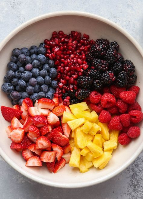 All the fruit for the very best fruit salad Kyo Bracelet, Manga Fruit, Singapore Airport, Sommer Mad, Best Fruit Salad, Fruit Salad Recipes, Good Eat, Think Food, Lunch Menu