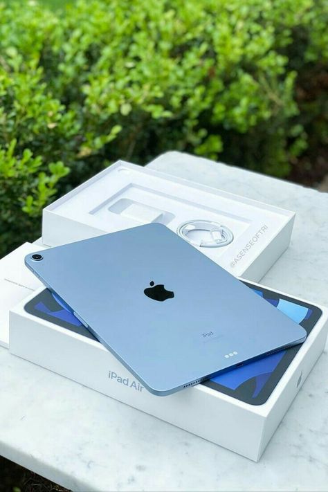 Ipad Essentials, Apple Iphone Accessories, Apple Technology, Iphone Obsession, Ipad 3, Ipad Accessories, Apple Ipad Air, Retina Display, Iphone Accessories