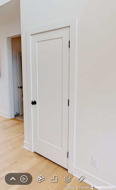 Flat Door Trim Shaker Style, Trim Around Door Frame, Modern Shaker Interior Doors, Thick Door Trim, Shaker Door Bedroom, Door With No Trim, Casing Around Doors, Modern Farmhouse Bedroom Doors, Shaker Door Trim Ideas