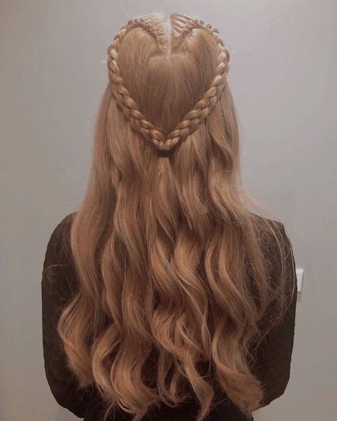 #braid #heart
M Queen Of Heart Hairstyle, Love Heart Braids, Heart Hair Buns, Cupid Hairstyle, Heart Hair Design, Heart French Braid, Heart Shape Braids, Valentine Braids, Heart Hairstyle Braids