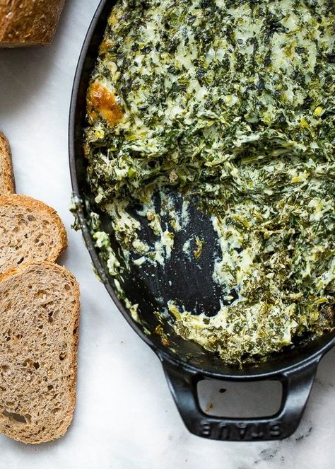 Cheesy Spinach Dip, Gina Homolka, Hot Spinach Dip, Cheesy Spinach, Bowl Party Food, Eat Seasonal, Superbowl Party Food, Snack Foods, Spinach Dip