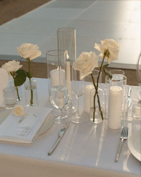 Candelabra Decorating Ideas, White Rose Table Setting, Candle Tablescapes Wedding Round, Minimal Flower Wedding Decor, Wedding Decor No Flowers, Single Stem Wedding Centerpieces, Minimal Table Setting Wedding, Minimal Flower Wedding, Single Rose Centerpiece