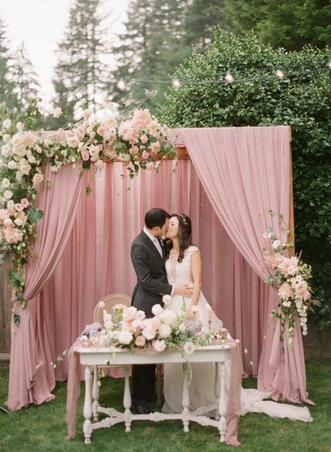 Pink Wedding Altar, Dusty Rose Backyard Wedding, Pink Head Table Wedding, Blush Pink Backyard Wedding, Pink Backyard Wedding, Pink Wedding Ideas Decoration, Dusty Pink Wedding Decor, Wedding Bench Decor, Pink And White Wedding Decorations