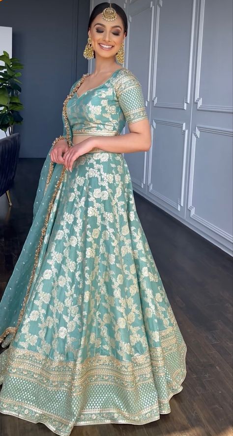 Simple Lehenga, Latest Bridal Lehenga, Wedding Lehenga Designs, Lehenga Designs Simple, Indian Bride Outfits, Lehnga Dress, Half Saree Designs, Indian Dresses Traditional, Traditional Indian Outfits