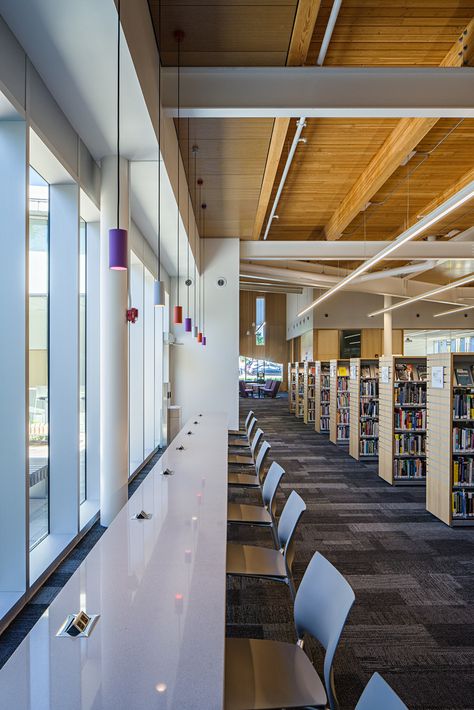 Islamic University, Public Library Design, Urban Living Room, School Building Design, Public Libraries, Library Architecture, Library Furniture, Modern Library, Charging Stations