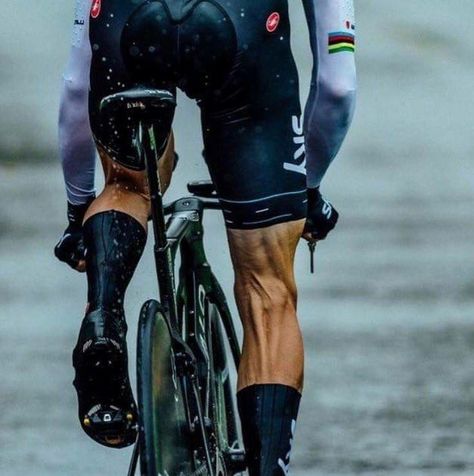 Road Bike Photography, Cycling Legs, Cycling Photography, Bike Training, Cycling Design, Professional Cycling, Cycling Motivation, Bike Photography, Lycra Men