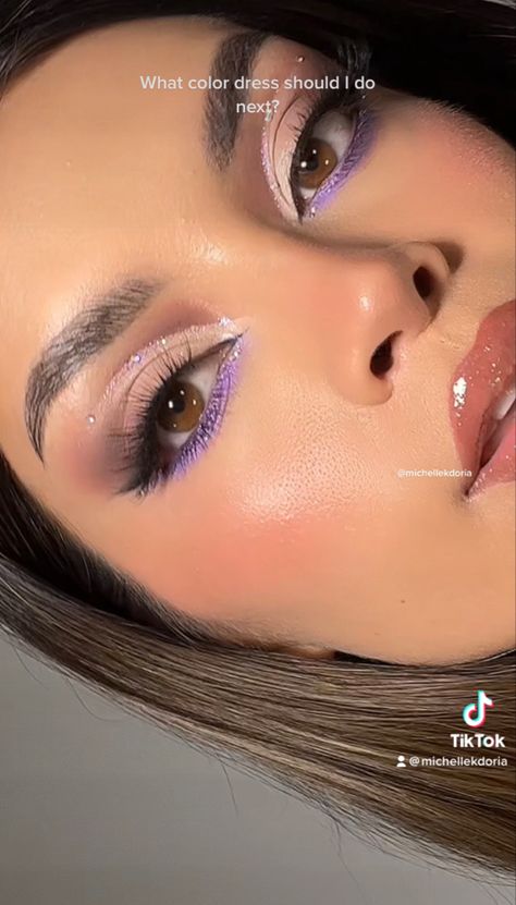 Purple Eyeshadow Makeup, Purple Makeup Looks, Concert Makeup, Mekap Mata, Prom Eye Makeup, Purple Eye Makeup, Purple Makeup, Smink Inspiration, Eye Makeup Designs