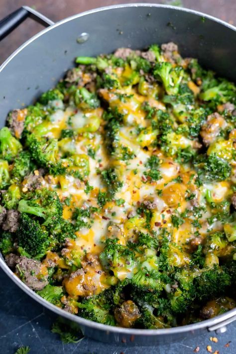 CHEESY GROUND BEEF and BROCCOLI (low carb!) + WonkyWonderful Beef And Broccoli Recipe, Ground Beef And Broccoli, Beef And Broccoli, Broccoli Recipe, Recetas Keto, Low Carb Diet Recipes, Healthy Low Carb Recipes, Low Carb Dinner Recipes, Keto Recipes Dinner