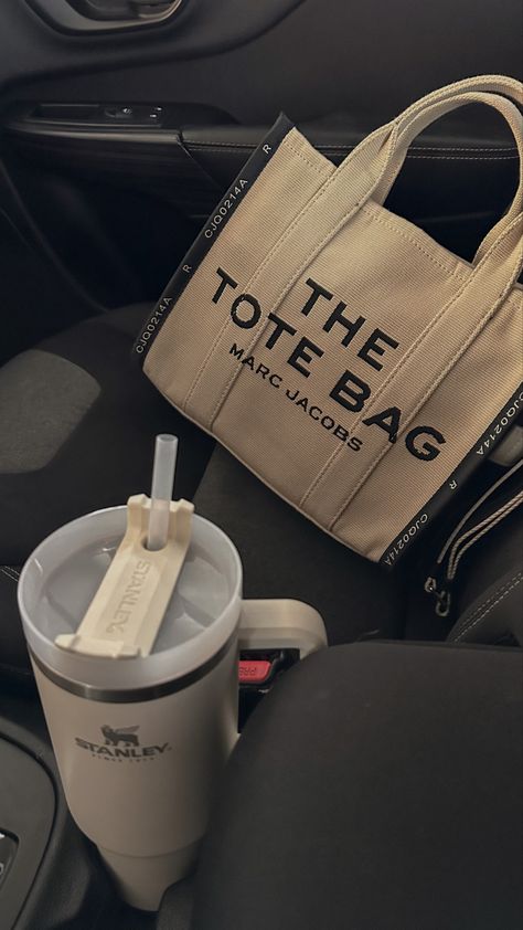 17 Doğum Günü, Stanley Quencher, Bags Aesthetic, Tea Or Coffee, The Tote Bag, Metal Straws, Essential Bag, Stanley Cup, Insulated Tumbler