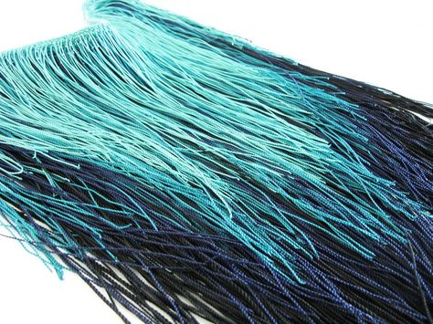 How to make your own custom fringe for projects at the size you want from whatever materials look good to you! How To Make Fringe, Cape Diy, Fringe Diy, Cord Crochet, Rib Knitting, Skeleton Leaves, Ombre Wall, Chevron Necklace, Knit Edge