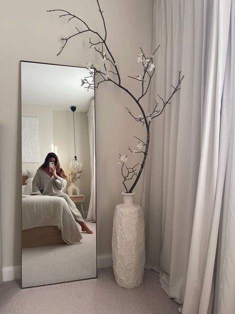 Small Room Mirror Ideas, Bedroom Big Mirror, Big Mirror In Bedroom, Small Room Interior, Stylish Room Decor, Mirror Bedroom, Corner Sofa Design, Pinterest Room Decor, Home Design Living Room