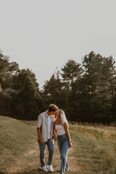 Engagement photo Neutral Outfits Engagement Photos, Anniversary Photo Outfits, Engagement Poses Same Height, White Shirt Engagement Photos Outfit, Engagement Photo In Field, Couple Photoshoot Poses Engagement, Fall Engagement Shoot Outfit Ideas, Neutral Fall Engagement Photos, Engagement Photos Vision Board