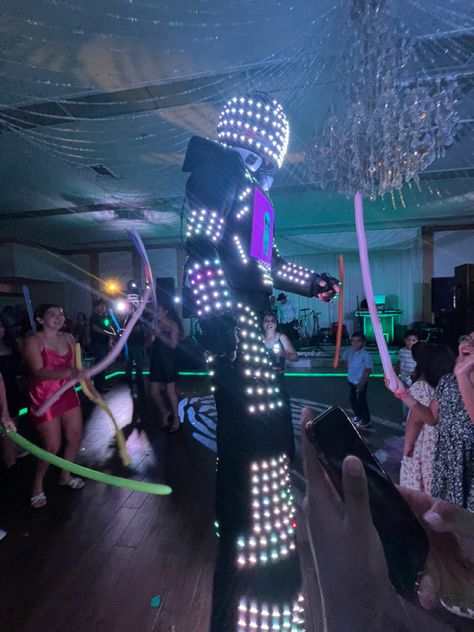 Party Robot Quince, Robot Quince, Quince Party Games, Quince Robots, Surprise Dance Outfits Quinceanera Blue, Quince Party Bus, 15 Ideas Quinceanera Decorations, Quince Games Ideas, Quinceanera Dj