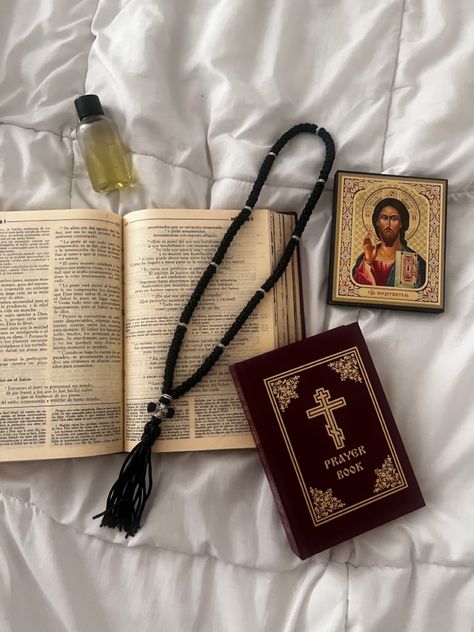 Orthodox Prayers, Church Aesthetic, Eastern Orthodox Church, Prayer Corner, Orthodox Christian Icons, Russian Style, Christian Pictures, Christian Prayers, Eastern Orthodox