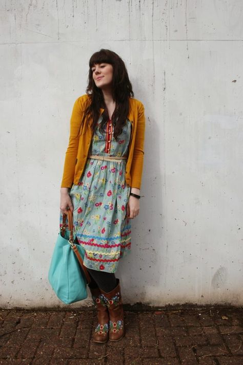 outfit of the day, cath kidston dress, cowboy kaleidoscope boots and boden bag Granny Chic Fashion, Estilo Hippie, Granny Chic, Quirky Fashion, Ric Rac, Cath Kidston, Mori Girl, Mode Inspo, Creative Fashion