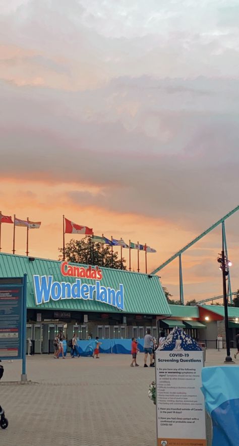 Canada Wonderland Aesthetic, Canada Day Aesthetic, Canada's Wonderland Aesthetic, Canada Aesthetic Summer, Canadas Wonderland Aesthetic, Toronto Canada Aesthetic, Canada Wonderland, Uk Flag Wallpaper, Canada Vibes