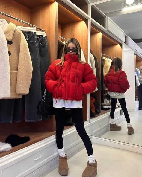 Red Winter Jacket Outfit, Red Puffer Jacket Outfit Street Styles, Red Puffer Jacket Outfit, Puffer Outfit, Winter Jacket Outfits, Alec Monopoly, Puffer Jacket Outfit, Red Puffer Jacket, Red Puffer