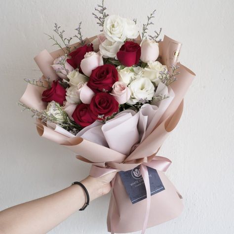 Wrapped Flowers, Red Flower Bouquet, Valentine Flower Arrangements, Roses Bouquet Gift, Flower Boquet, White Flower Bouquet, Birthday Flowers Bouquet, White Rose Bouquet, Valentine Bouquet