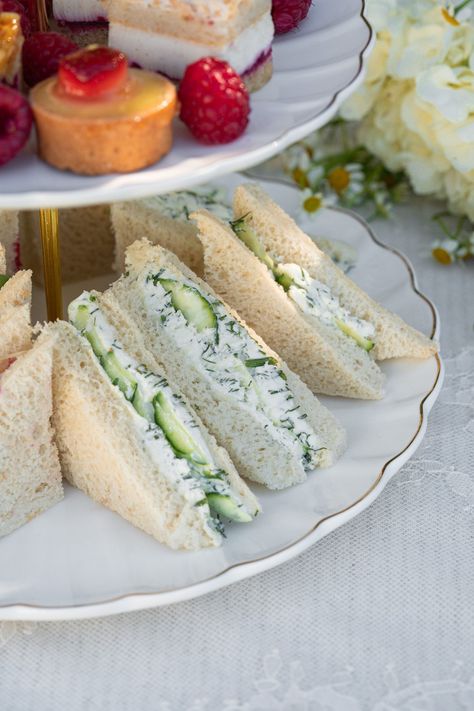 Cream Cheese & Cucumber Sandwiches are my favorite classic tea party food! This simple recipe is rich and flavorful, yet refreshing at the same time. Cucumber Dill Cream Cheese Sandwiches, Cucumber Sandwiches Aesthetic, Bridgerton Sandwiches, Tea And Sandwiches, Cumcuber Tea Sandwiches, Aesthetic Tea Party Food, Cottagecore Sandwiches, Tea Party Food Sandwiches, Cucumber Cream Cheese Spread